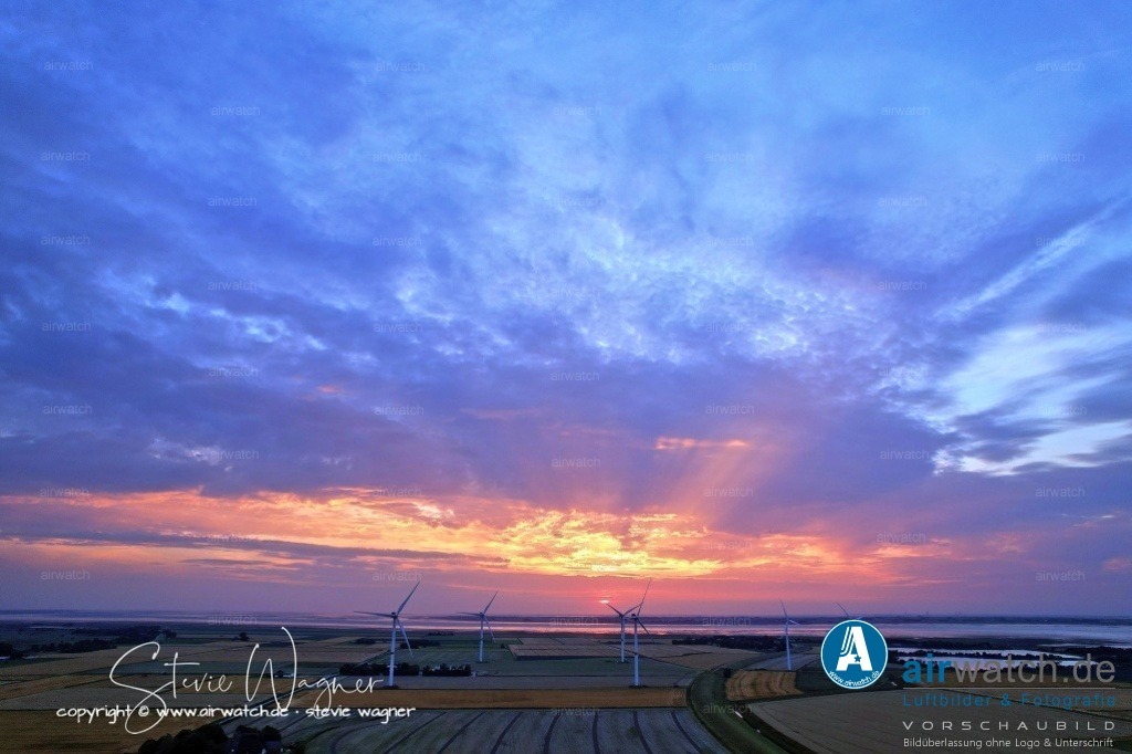 Windpark - Simonsberg | Entdecken Sie atemberaubende Luftbilder und Fotografien auf airwatch.de - Tauchen Sie ein in eine Welt voller faszinierender Aufnahmen aus der Vogelperspektive.
