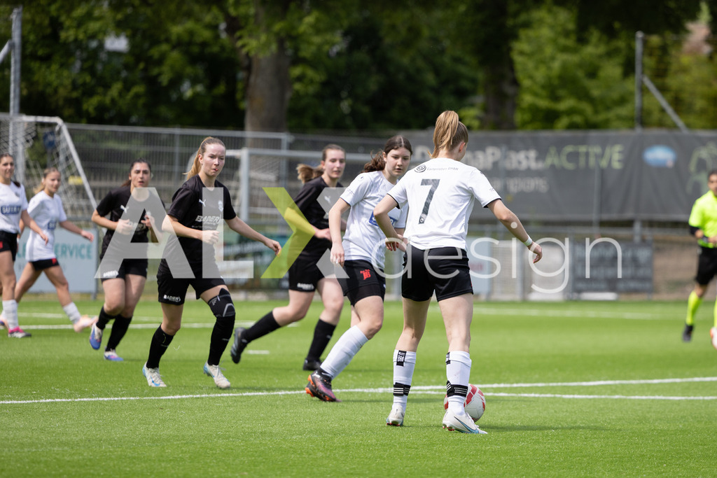 Fußball I Frauen I Saison 2025-2026 I Frauen 3. Liga | FVRZ Gruppe 2 | 18. Spieltag I Spielvereinigung Schaffhausen Damen 1 - Team Furttal Zürich I 17.05.2026 | Hochwertige Sportfotos kaufen & lizenzieren für Medien, Vereine, Agenturen & Sportler:innen. Entdecke professionelle Sportfotografie im Bildshop von Alexander Franzen. - Realisiert mit Pictrs.com