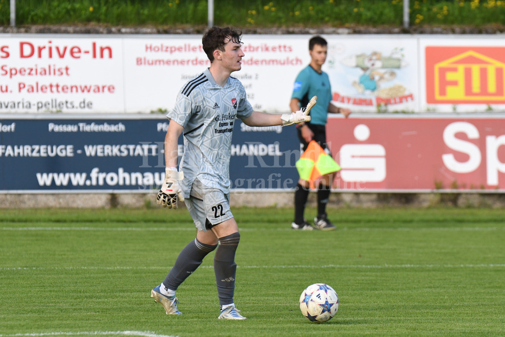  TSV Seebach : ASV Burglengenfeld | Enrico Birkner (TSV Seebach #22) Neuzugang SV Schalding/Heining U19 - Realisiert mit Pictrs.com