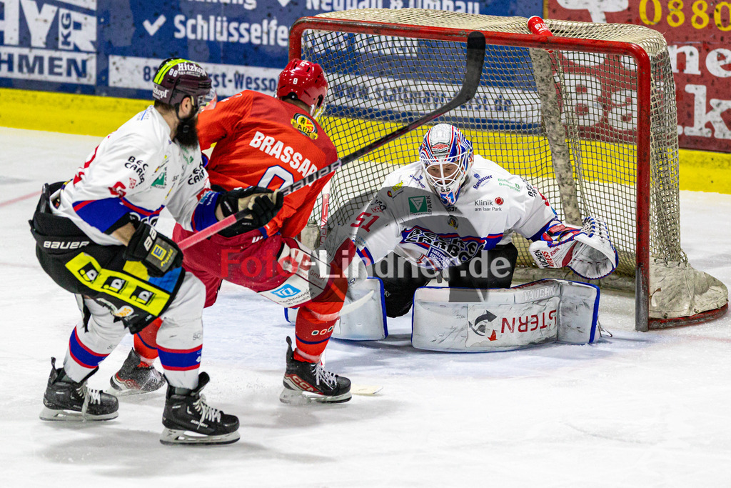 EC Peiting vs Deggendorfer SC | Eishockey Oberliga Süd 2023/2024, EC Peiting vs Deggendorfer SC, 20231230,
Torchance Felix BRASSARD (ECP 8),
2023-12-30 in Peiting (Eisstadion)
8 Felix BRASSARD (ECP 8), 51 Timo PIELMEIER (DSC Goalie 51), 88 Marcel PFÄNDER (DSC 88)
Copyright: WolfgangxLindner foto-lindner.de