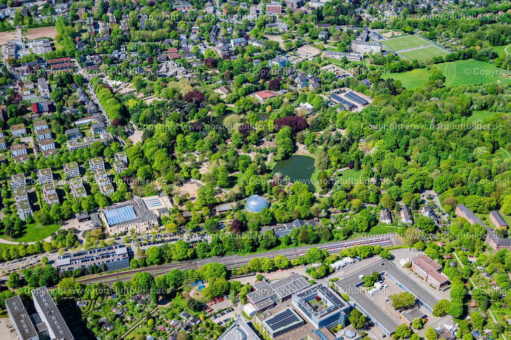 Hamburg_Stellingen_Tierpark_Hagenbeck_ELS_4320010525 | HAMBURG 01.05.2025 Zoogelände am Tierpark Hagenbeck an der Lokstedter Grenzstraße im Ortsteil Stellingen in Hamburg, Deutschland. Weiterführende Informationen bei: Tierpark Hagenbeck Gemeinnützige Gesellschaft mbH. // Zoo grounds Hagenbeck on Lokstedter Grenzstrasse in the district Stellingen in Hamburg, Germany. Further information at: Tierpark Hagenbeck Gemeinnuetzige Gesellschaft mbH. Foto: Martin Elsen