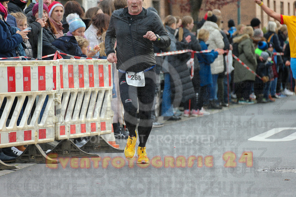 221127_1217_EX1_2351 | Sportfotografie im Rhein-Sieg Kreis, Köln, Bonn, NRW, Rheinland Pfalz, Hessen, etc. Unser Tätigkeitsfeld umfasst den Laufsport vom Volkslauf über den Marathon, Duathlon, Triathon bis zum Ultralauf wie Kölnpfad Ultra oder Schindertrail.