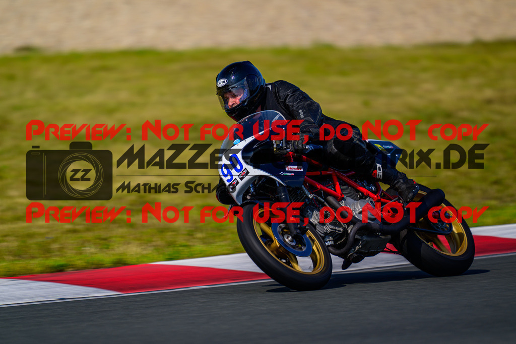 MaZZes_FotoMatrix_240725_6007705_7149 | BLAU