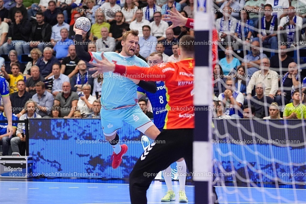 xYDRx04092501041 | 04.09.2025, xydrx, Handball, 1.HBL, VFL Gummersbach - TM Melsungen, Schwalbe-Arena: David Mandic (MT Melsungen #7) beim Wurf auf das Tor von Dominik Kuzmanovic (VFL Gummersbach #1)
