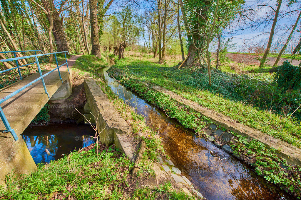 Das Wasserkreuz zwischen dem Elsterfloßgraben und dem Bach _Der Bach_ 02 | Bedeutsame Landschaften Deutschlands - Realisiert mit Pictrs.com