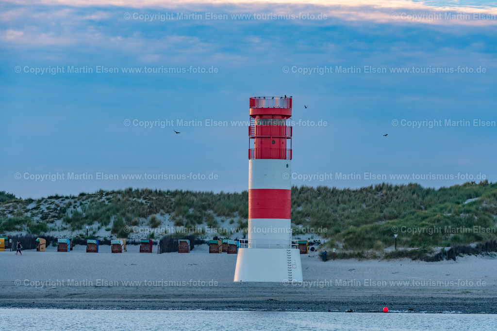 Helgoland Düne Leuchtturm_ELS_8236030818 | Helgoland - Aufnahmedatum: 03.08.2018, Aufnahmehöhe:  m, Koordinaten:  - , Bildgröße: 8256 x  5504 Pixel - Copyright 2018 by Martin Elsen, Kontakt: Tel.: +49 157 74581206, E-Mail: info@schoenes-foto.deSchlagwörter:Schleswig-Holstein,Landkreis Pinneberg,Düne,Hochseeinsel,Börteboote,Meer,Küste,Halunder,Oberland,Unterland,Strand,Seehunde,Robben,Lange Anna,Felsen,Roter Felsen,Luftbild,Luftbilder,Bastölpel - Realisiert mit Pictrs.com