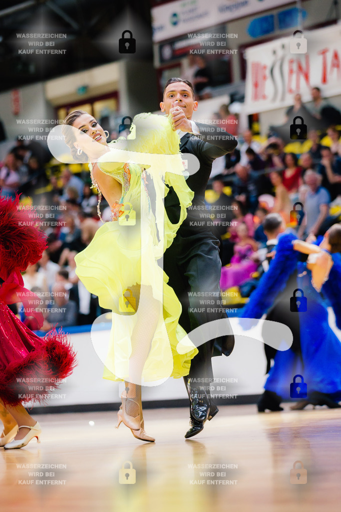 Hessen Tanzt WDSF International Open Standard 5th (86) Vladyslav Tsykhanovskyi _ Veronika Tsikhanovska (Schwarz-Weiß-Club Pforzheim)-2025-05-17-9193 | Webshop for digital downloads and prints of dance sport, event & show photographer Julian Link - Realisiert mit Pictrs.com