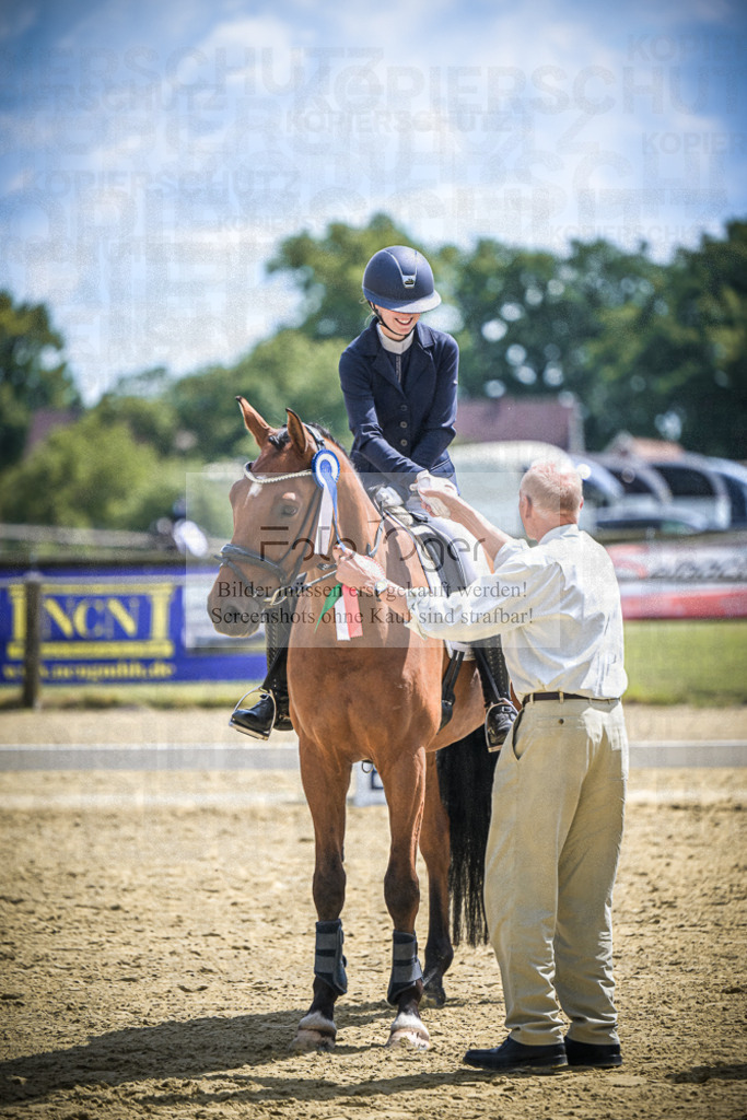 DOS_5612 | Entdecke hochwertige Reitturnierfotos von Foto Oger. Professionell, emotional und authentisch – jetzt Lieblingsmomente im Shop bestellen.Deutschlandweite Turnierfotografie. - Realisiert mit Pictrs.com