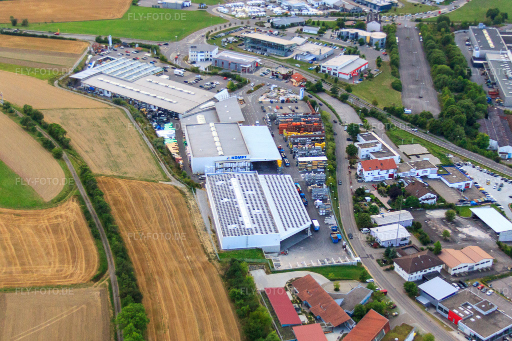 Luftbild: Kömpf Bauzentrum GmbH in Calw im Bundesland Baden-Württemberg in Deutschland. – Foto: IMG_52409.jpg vom 23.08.2012 durch Werner Riehm/FLY-FOTO.de – Auflösung des Originals: 3773 x 2515 px – Kömpf Baustoffhandel GmbH