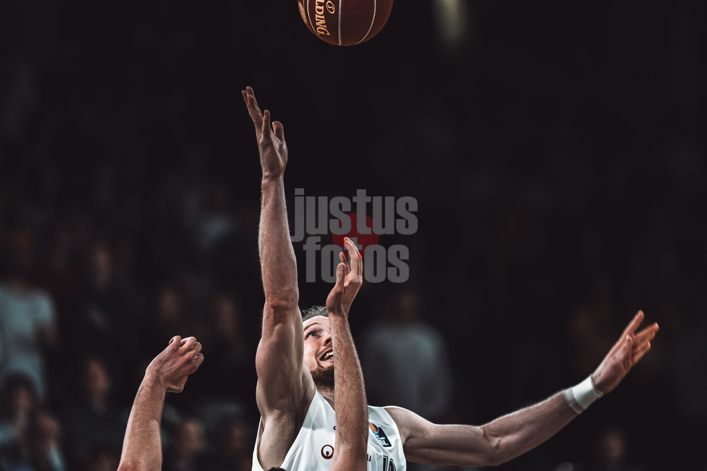 Basketball | Männer | Saison 2023/2024 | easyCredit Basketball Bundesliga | Veolia Towers Hamburg vs. Alba Berlin | 17.04.2024 | Aleksander Dziewa (#10, Veolia Towers Hamburg)