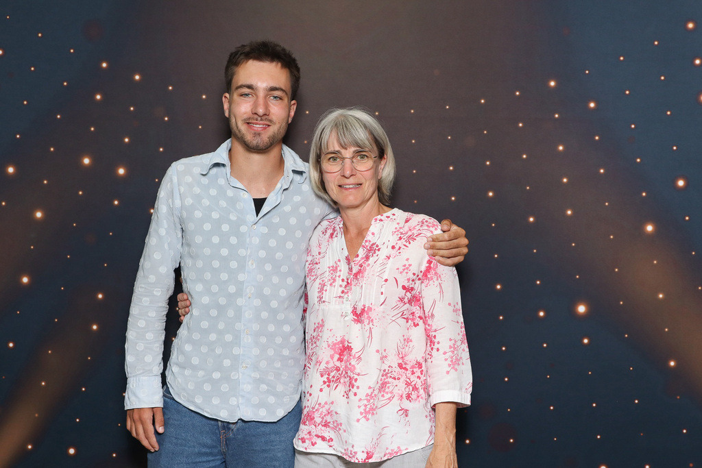 ZD260628112736-8 | Fotoshop von zweidimensional Fotografie. Ihr Fotograf im Aargau. Abzüge von Ihrem Fotobox Event bestellen.Abzüge von Ihrem Hochzeit bestellen.Abzüge von Ihrem Schulfotograf bestellen.
