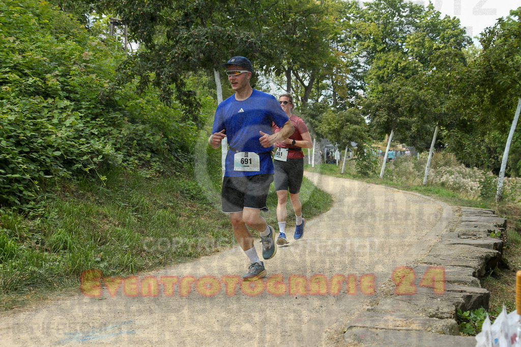 250824_1516_EX1_8750 | Sportfotografie im Rhein-Sieg Kreis, Köln, Bonn, NRW, Rheinland Pfalz, Hessen, etc. Unser Tätigkeitsfeld umfasst den Laufsport vom Volkslauf über den Marathon, Duathlon, Triathon bis zum Ultralauf wie Kölnpfad Ultra oder Schindertrail.