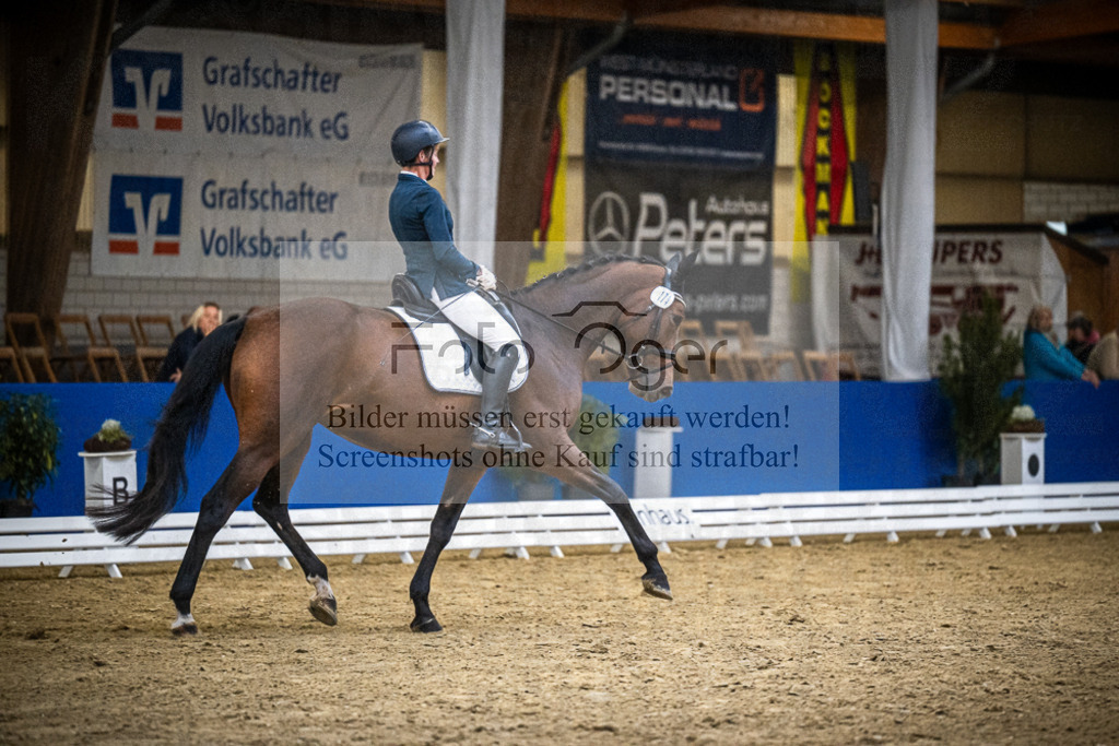DOS_0352 | Entdecke hochwertige Reitturnierfotos von Foto Oger. Professionell, emotional und authentisch – jetzt Lieblingsmomente im Shop bestellen.Deutschlandweite Turnierfotografie. - Realisiert mit Pictrs.com