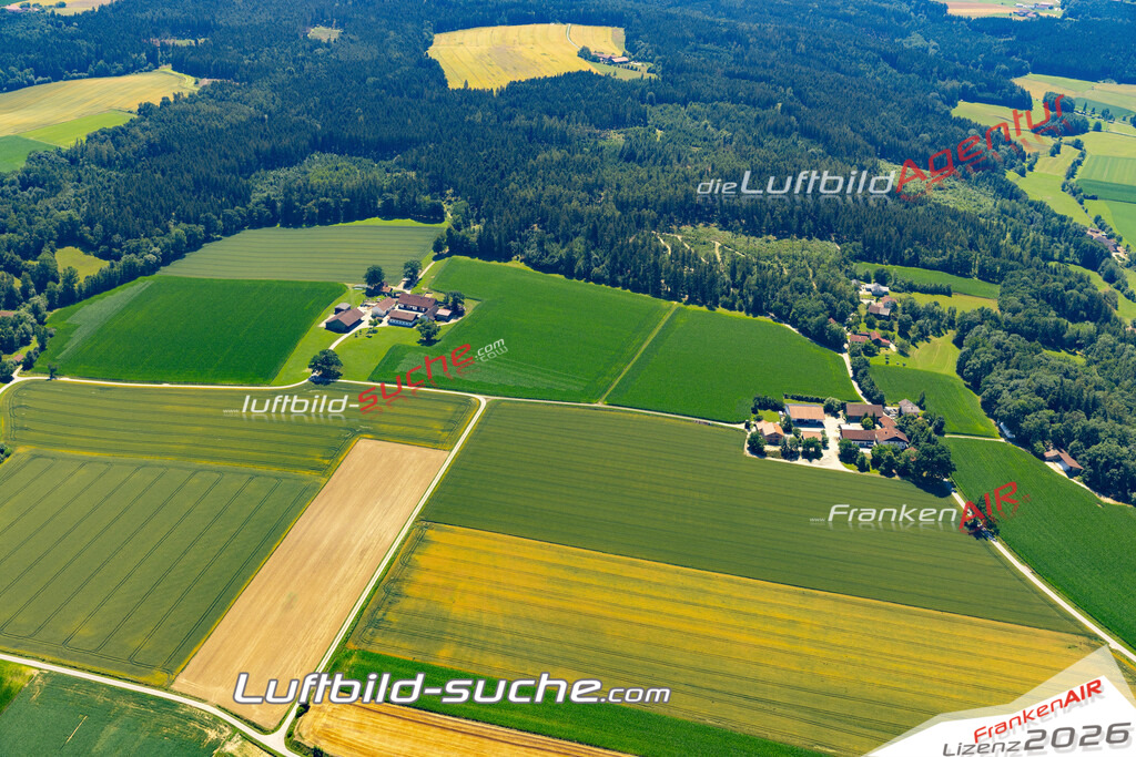 Aktuelles Luftbild von Münchsdorf Roßbach - Die Luftaufnahme wurde 2022 mittels UL-Flugzeug erstellt ( keine Drohne ) - hochauflösende Kamera-Systeme von  Canon -Beste Qualität - Für grossformatige Ausdrucke geeignet. Die Geschenkidee !