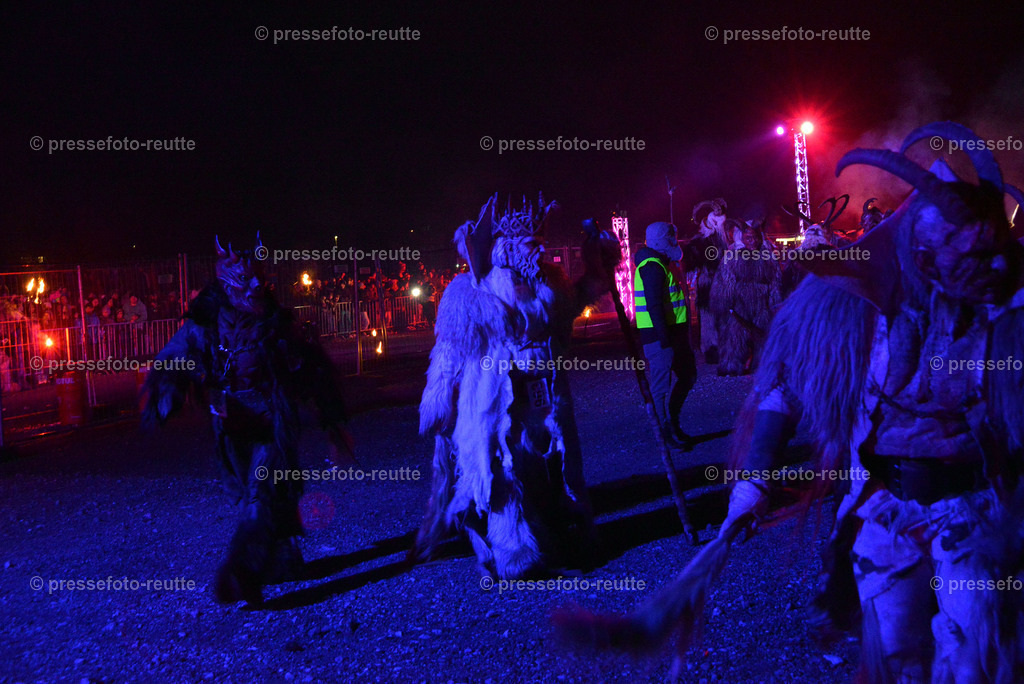 news-2022-Dez03-Krampusumzug-Reutte-WTV_5671 | Info aus dem Bezirk Reutte/Ausserfern Tirol sowie eine umfangreiche Bilddatenbank über die gesamte Region: Lechtal, Talkessel Reutte, Tannheimertal, Zwischentoren. Lech, Plansee, Zugspitze, Grenztunnel, B179, Fernpassstraße, Verkehr, Lawinen, Tradition, - Realisiert mit Pictrs.com