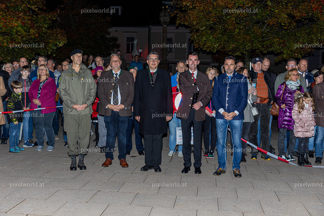 Großer Zapfenstreich am Hauptplatz in Feldkirchen | Bildershop von pixelworld.at - Realisiert mit Pictrs.com