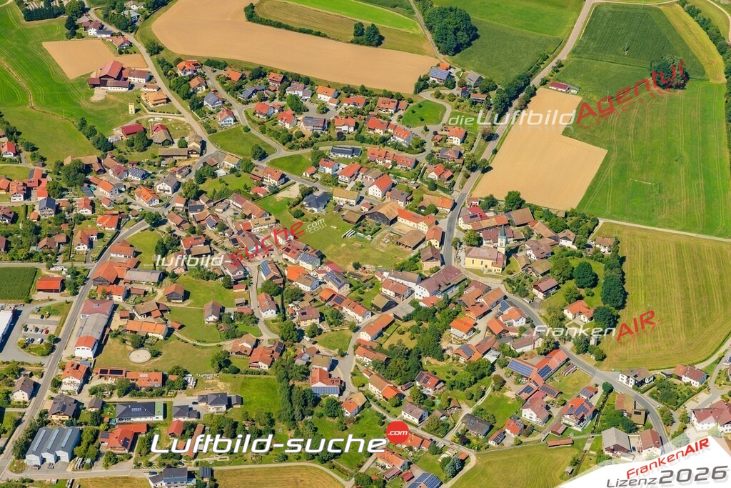 Luftaufnahme der Stadt Gleißenberg - Die Luftaufnahme wurde 2025 vom UL-Flugzeug heraus erstellt ( keine Drohne ) - Hochauflösende Luftaufnahme - für professionelle Ausdrucke geeignet. Die Geschenkidee !Mit Lizenz und Bildrechte bestellbar