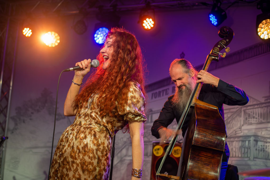 Maria Markesini Konzert | Maria Markesini meets Klazz Brothers im Forte Belvedere Leisnig zum Festival Hallo Leisnig 2022. - Realisiert mit Pictrs.com