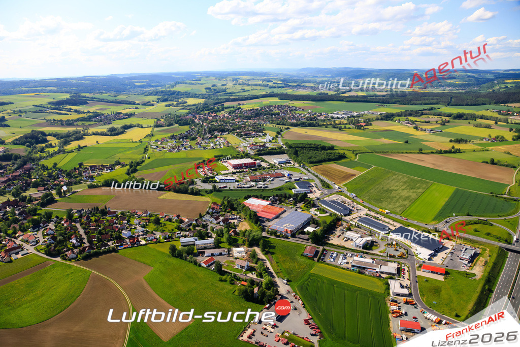 Die Luftaufnahme der Stadt Himmelkron wurde vom UL-Flugzeug heraus erstellt ( keine Drohne )- hohe Auflösung für beste Qualität