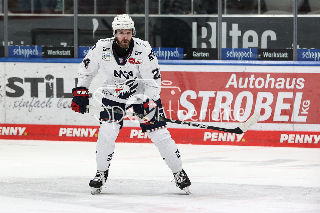 Augsburger Panther - Adler Mannheim | im Bild Keaton THOMPSON (MAN #24) / Freisteller / Einzelfoto