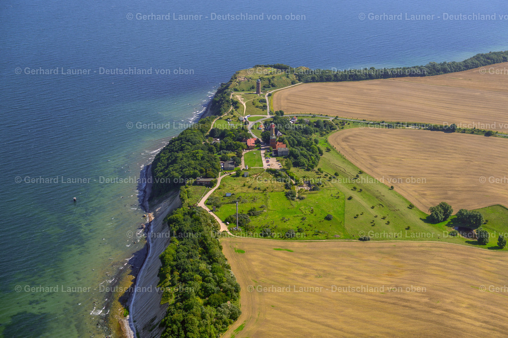 9103101 | PUTGARTEN 25.08.2016 Neuer Leuchtturm und Schinkelturm am Kap Arkona bei Putgarten auf der Insel Rügen im Bundesland Mecklenburg-Vorpommern, Deutschland. // Neuer Leuchtturm und Schinkelturm am Kap Arkona bei Putgarten auf der Insel Ruegen im Bundesland Mecklenburg-Vorpommern, Deutschland. Foto: Gerhard Launer