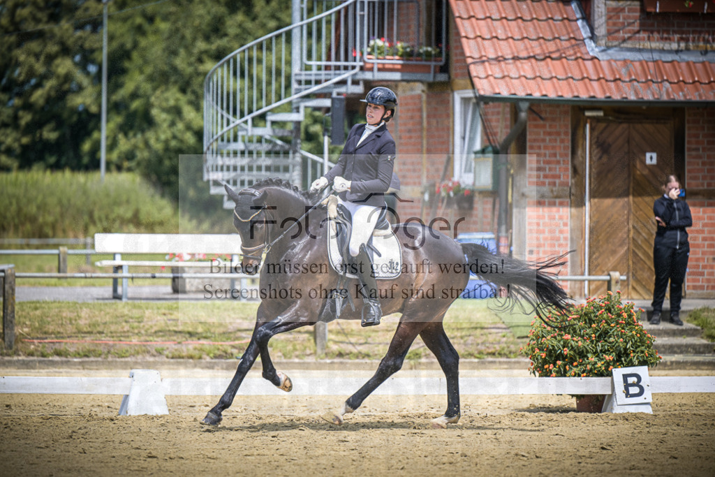 DOS_1760 | Entdecke hochwertige Reitturnierfotos von Foto Oger. Professionell, emotional und authentisch – jetzt Lieblingsmomente im Shop bestellen.Deutschlandweite Turnierfotografie. - Realisiert mit Pictrs.com
