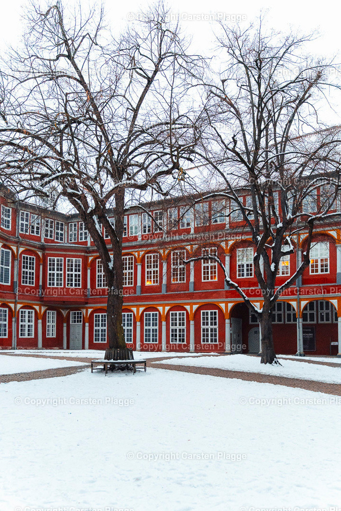 Schloß Wolfenbüttel - Innenhof | Schloß Wolfenbüttel - Innenhof mit Schnee - Realisiert mit Pictrs.com