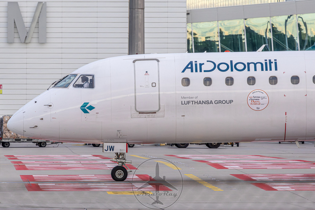 EN8192-E195-I-ADJW-MUC-FLR-20231021-1 | Browse breathtaking aviation photography and order high-quality prints from AviatoRay's gallery. Perfect for enthusiasts and collectors. - Realisiert mit Pictrs.com