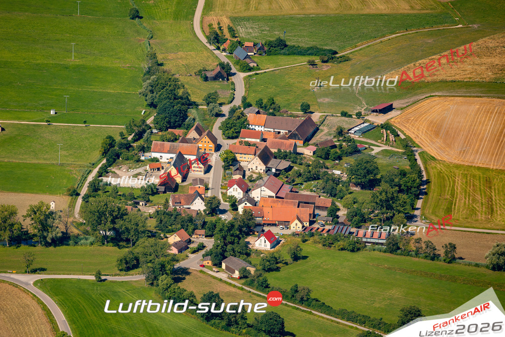 Das Luftbild zeigt : Röttenbach Leutershausen - Die Luftaufnahme wurde 2024 vom UL-Flugzeug aus erstellt ( keine Drohne ) - Hochauflösende Luftaufnahme - Für grossformatige Ausdrucke geeignet. Die Geschenkidee !Mit Lizenz und Bildrechte bestellbar