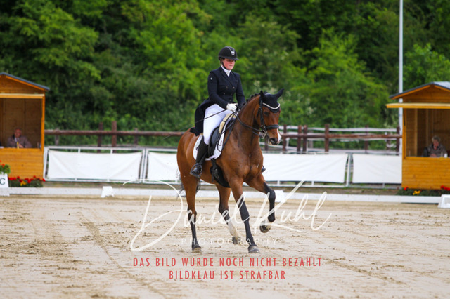 DKP47867 | Turnierfotos kaufen im Webshop von Daniel Kuhl Photography – entdecke professionelle Reitsportfotos aus Turnieren & Events. Hochwertige Turnierbilder online bestellen & sichern. Jetzt Fotos von Reitsportturnieren kaufen!