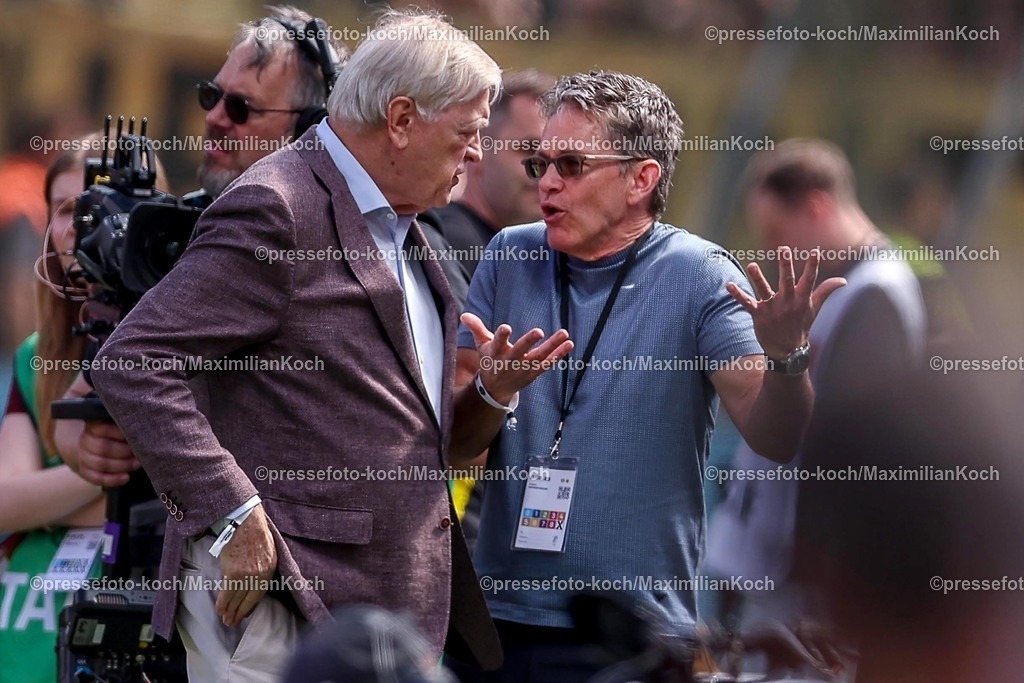 B0411052503347 | 11.05.2025, Fußball, Bayer 04 Leverkusen - Borussia Dortmund, 1. Fußball Bundesliga, 33. Spieltag, BayArena, Saison 2024 2025: 2025: Werner Wenning (Aufsichtsrat Vorsitzender Aufsichtsratsvorsitzender BAyer AG) zusammen mit William N. Bill Anderson (CEO Geschäftsführer Bayer AG) Wirtschaft; Manager; Chef; GeschäftsführungDFB regulations prohibit any use of photographs as image sequences and or quasi-video.