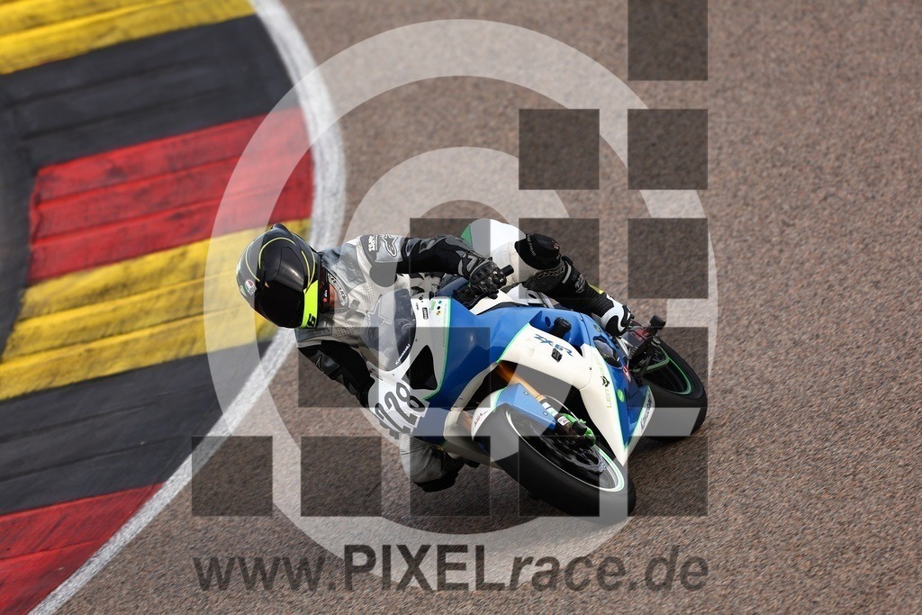 0228-20240822_00216 | Schöne Erinnerungen an spannende Momente - das festzuhalten ist unser Job. PIXELrace.de ist seit 2003 auf den Rennstrecken Europas unterwegs um die Action draußen beim Fahren und die wunderbare Stimmung imm Fahrerlager für euch einzufangen.