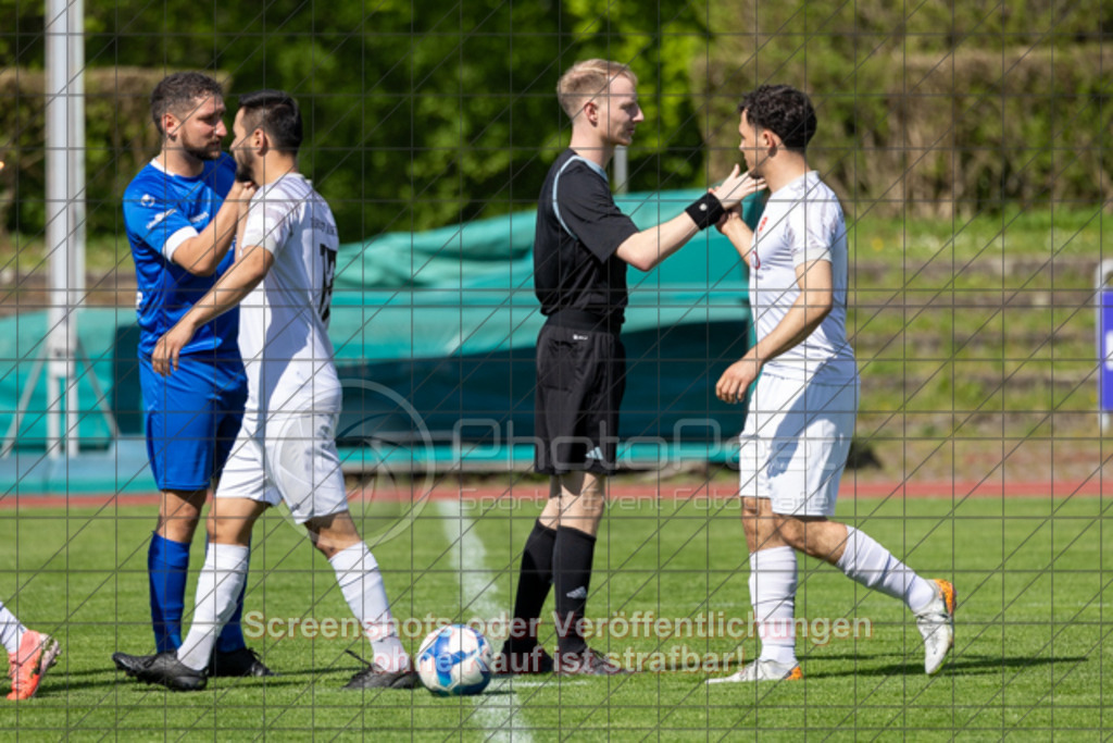 20250419_152912_0029 | #,1.FC Eislingen (blau) vs. Türksport Nürtingen (weiß), Fußball, Bezirksliga - Bezirk Neckar/Fils, 23. Spieltag, Saison 2024/2025, Rasenplatz, Eichbachstation, Haldenstraße 45, 73054 Eislingen, 19.04.2025 - 15:30 Uhr,Foto: PhotoPeet-Sportfotografie/Peter Harich