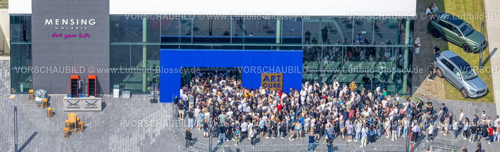 Hamm250808700-3 | Luftbild Hamm Kunstgalerie Mensing, Event, 1000 Besucher werden in der Kunstgalerie Art Cube erwartet, Ex-Rapper Kollega tritt auf, Besucherschlange, Rhynern, Hamm, Nordrhein-Westfalen, Deutschland
