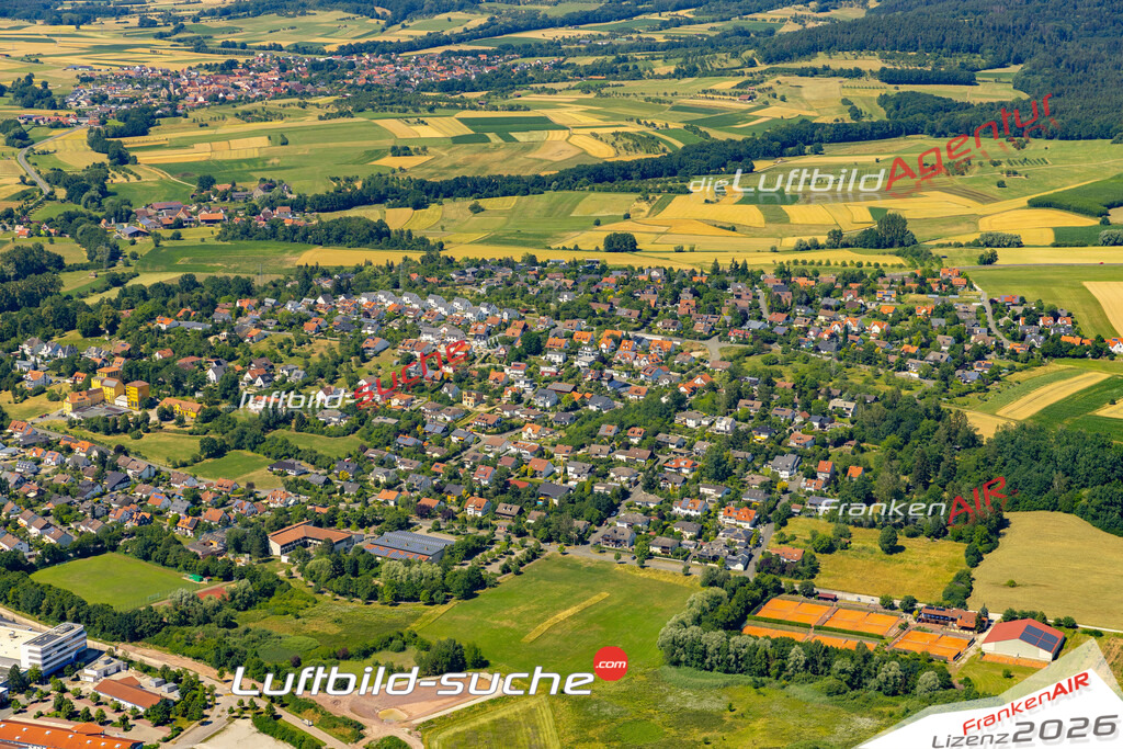 Das Luftbild der Stadt Neunkirchen am Brand wurde 2022 vom Flugzeug heraus erstellt (keine Drohnen-Aufnahmen) Aufnahmehöhe ca.450 Meter- hohe Bildauflösung und Druck-Qualität. Garantiert!