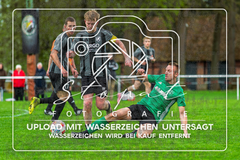 DZC_1382-Verbessert-RR | Pascal-Laurin Berger (FG Fulde-Stellichte #10) und Vincent Molzahn (TSV Wietzendorf #16) beim Herren Kreisliga HK Spiel zwischen FG Fulde-Stellichte und TSV Wietzendorf im Fulder Zentralstadion, Fulde (Simon Paul Stopat) - Realisiert mit Pictrs.com