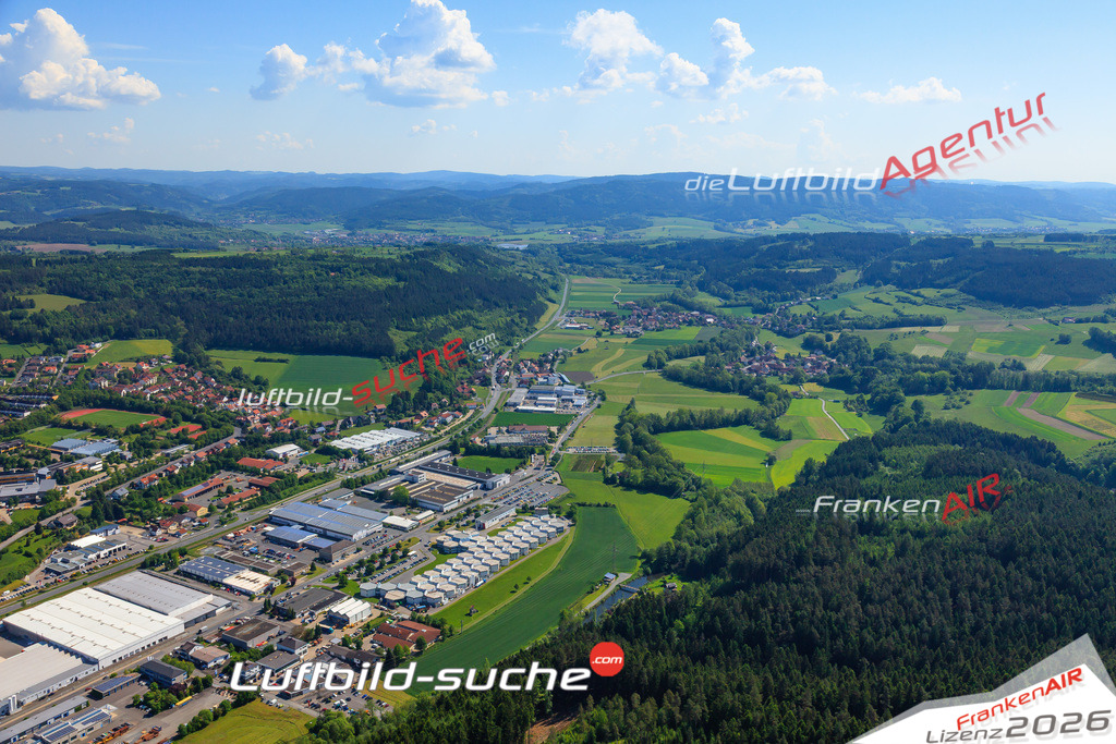 Die Luftaufnahme der Stadt Kronach wurde vom UL-Flugzeug heraus erstellt ( keine Drohne )- hohe Auflösung für beste Qualität