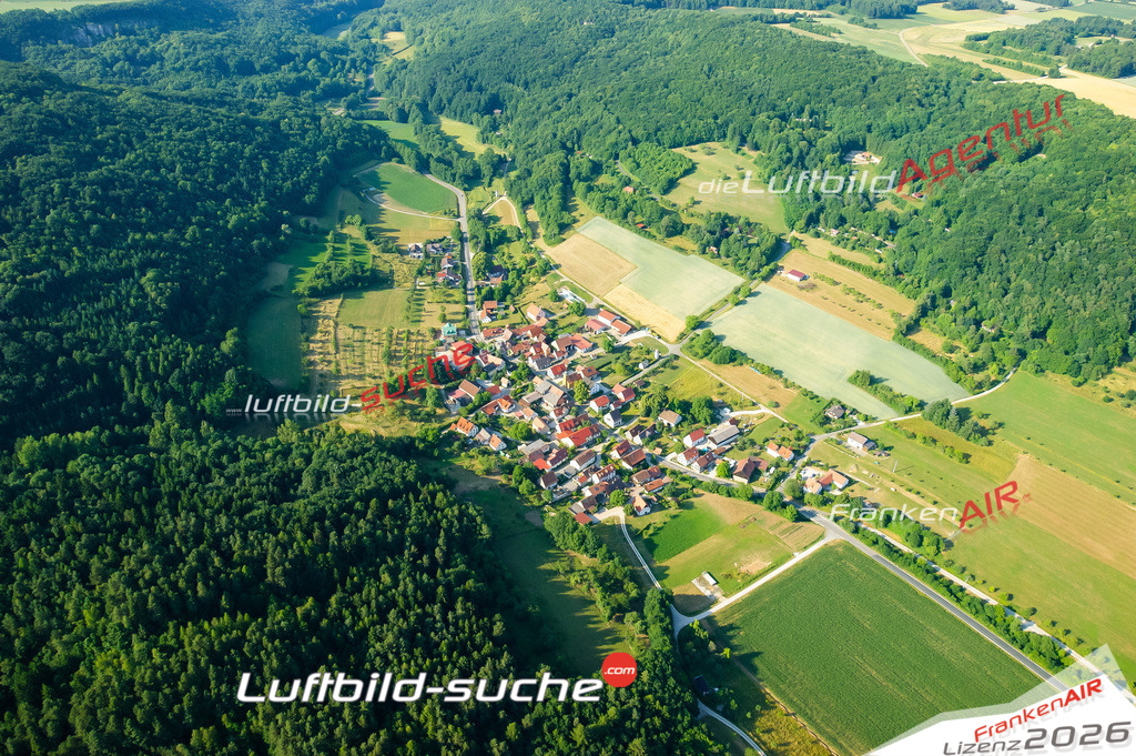 Die Luftaufnahme der Stadt Buttenheim wurde vom UL-Flugzeug heraus erstellt ( keine Drohne )- hohe Auflösung für beste Qualität
