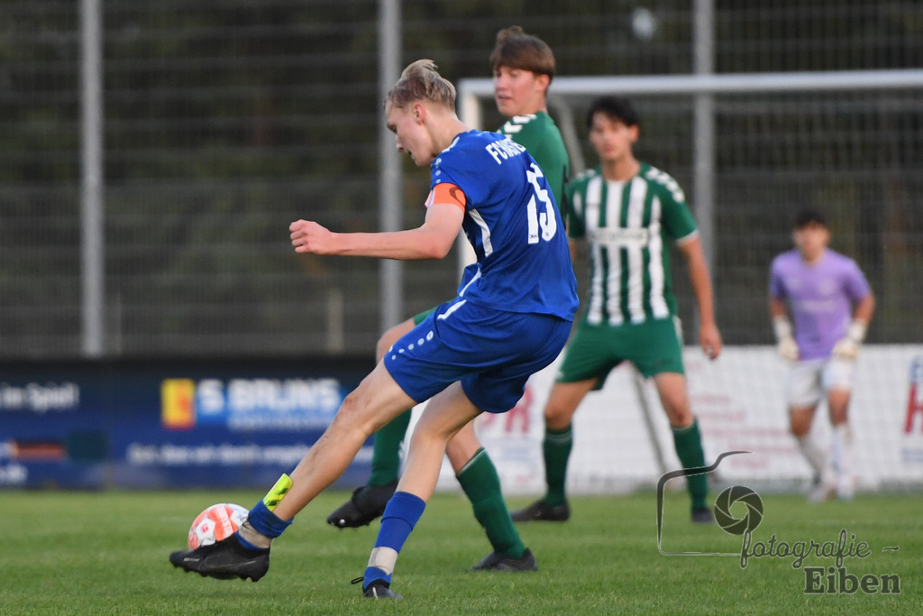 FC Rastede-VFL Oldenburg | A-Jugend Bezirkspokal; FC Rastede (blau)-VFL Oldenburg (grün) am 16.08.2023 in Rastede (Sportanlage Köttersweg), Deutschland, Photo: Philip Eiben 2023 - Realisiert mit Pictrs.com