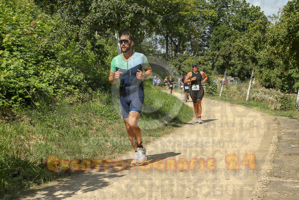 250824_1240_EX1_0128 | Sportfotografie im Rhein-Sieg Kreis, Köln, Bonn, NRW, Rheinland Pfalz, Hessen, etc. Unser Tätigkeitsfeld umfasst den Laufsport vom Volkslauf über den Marathon, Duathlon, Triathon bis zum Ultralauf wie Kölnpfad Ultra oder Schindertrail.