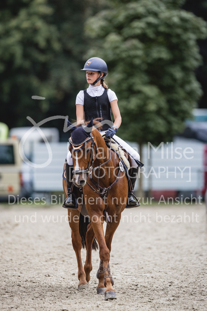 230824_Delbrueck_PonyTrophy-313 | Deine schönsten Turniermomente als professionelle Fotos! Entdecke hochwertige Pferdesport-Fotografie im Online-Shop. Jetzt Fotos finden & bestellen!