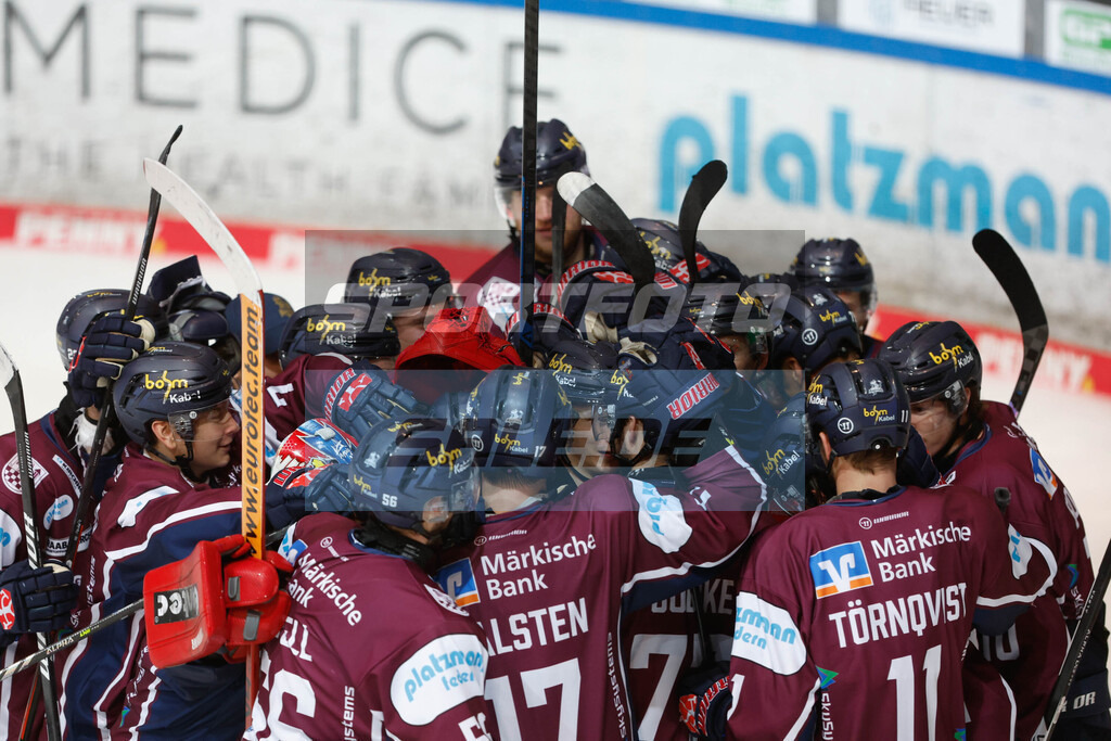 Eishockey | siegerjubel Iserlohn Roosters - © Sportfoto-Sale (Jan Brüggemann) - Realisiert mit Pictrs.com