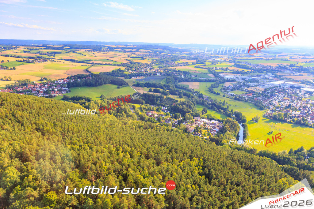 Die Luftaufnahme der Stadt Weissenbrunn wurde vom UL-Flugzeug heraus erstellt ( keine Drohne )- hohe Auflösung für beste Qualität