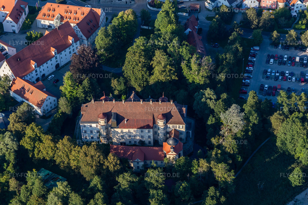 Luftbild: Schloss im Ortsteil Steinach in Bad Waldsee im Bundesland Baden-Württemberg in Deutschland. Foto: IMG_128936.jpg vom 03.09.2021 durch Werner Riehm/FLY-FOTO.de