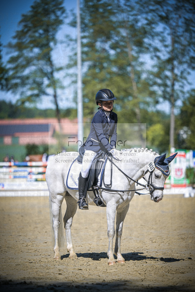 DOS_5310 | Entdecke hochwertige Reitturnierfotos von Foto Oger. Professionell, emotional und authentisch – jetzt Lieblingsmomente im Shop bestellen.Deutschlandweite Turnierfotografie. - Realisiert mit Pictrs.com
