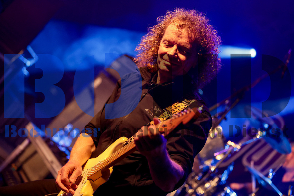 Purple Rising  {date} -  | {headline}(Foto: Sebastian Sendlak / BOND) - Realisiert mit Pictrs.com