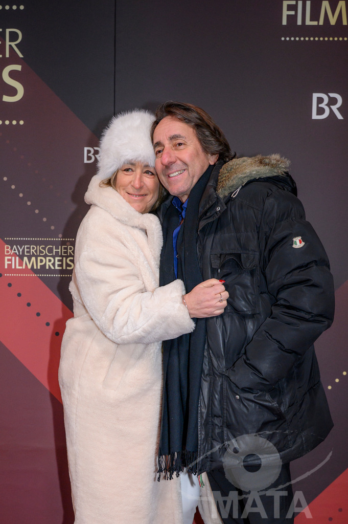 _DWI5414 | Dieter Landuris mit Ehefrau Natascha Landuris bei der Verleihung des 47. Bayerischen Filmpreises 2026  im Prinzregententheater. München, Deutschland. Der Bayerische Filmpreis wird seit 1979 von der Bayerischen Staatsregierung verliehen, um die Bedeutung des Kinofilms als Kulturgut herauszustellen - Realisiert mit Pictrs.com