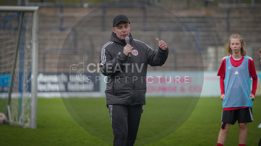 Fußball, Nachwuchs, Training, DFB, Demo-Einheit der Trainingsphilosophie Deutschland im Karl-Liebknecht-Stadion Potsdam, | Fußball, Nachwuchs, Training, DFB, Demo-Einheit der Trainingsphilosophie Deutschland im Karl-Liebknecht-Stadion Potsdam, Im Bild: Paul Küchenmeister (FLB) - Realisiert mit Pictrs.com