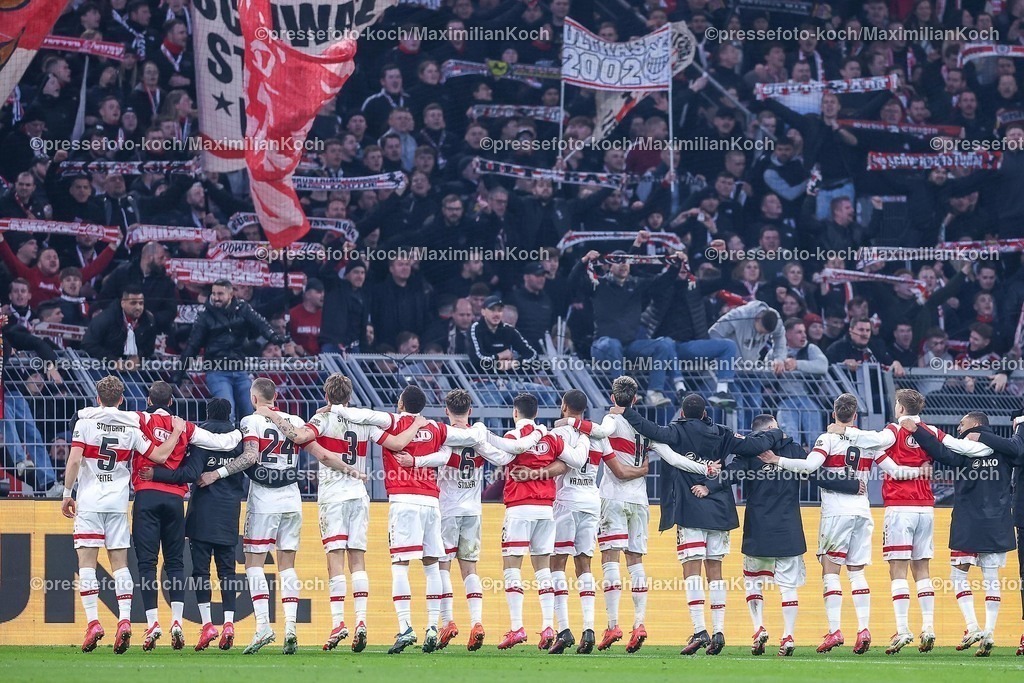 BVB08022502458 | 08.02.2025, Fußball, Borussia Dortmund - VfB Stuttgart, 1. Fußball Bundesliga, 21. Spieltag, Signal Iduna Park, Saison 2024 2025: Abschlussjubel - Die Stuttgarter Feiern den 2:1 Sieg Arm in Arm vor den Ultras im GästeblockDFB regulations prohibit any use of photographs as image sequences and or quasi-video.