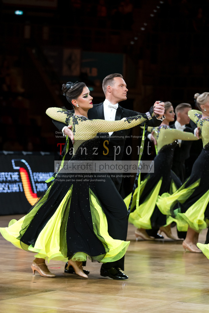 20241109_DM-Formationen_Vorrunde_3185 | Tanzsportbilder, Standardtanz, Lateintanz, WDSF, DTV, LTVB, dancecomp, goc, hessen tanzt, blaues band der spree, walzer, tango, wiener walzer, slowfox, quickstepp, samba, rumba, cha-cha-cha, paso doble. jive, hd-kroft photography, turniertanzsport